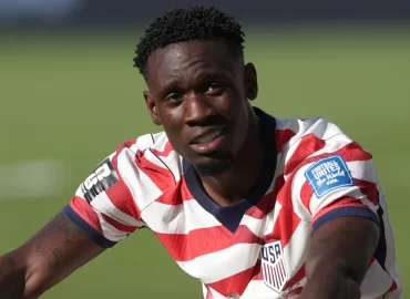 Why was Folarin Balogun sent off in the USMNT vs Bosnia and Herzegovina 2026 World Cup match?