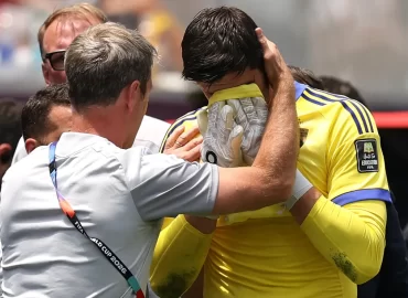 Video: Thibaut Courtois leaves Belgium vs Spain in tears after being forced off