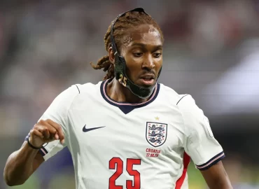 Why is England’s Djed Spence using a protective mask in the 2026 World Cup clash against Mexico?