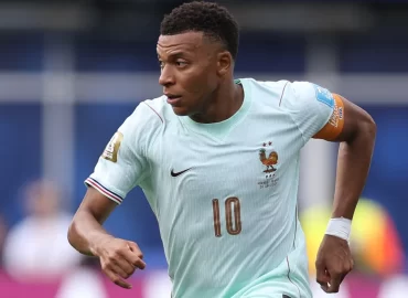 What is France’s current FIFA ranking ahead of its 2026 World Cup match vs Sweden?