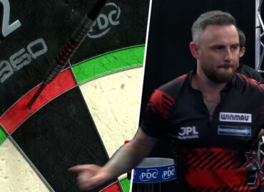 NINE-DARTER! Cullen pins perfect leg!